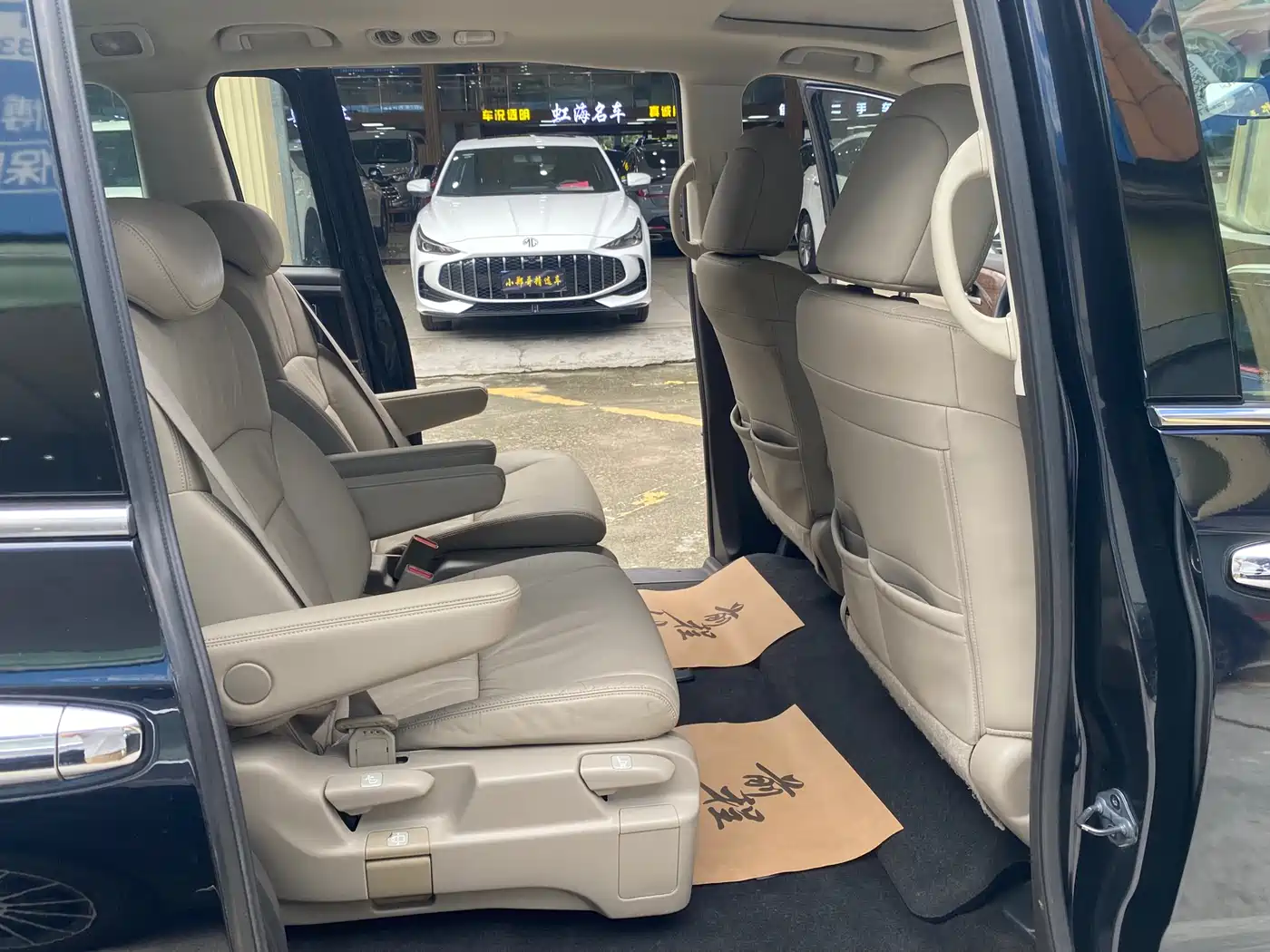 Photo 10 - Honda Odyssey
