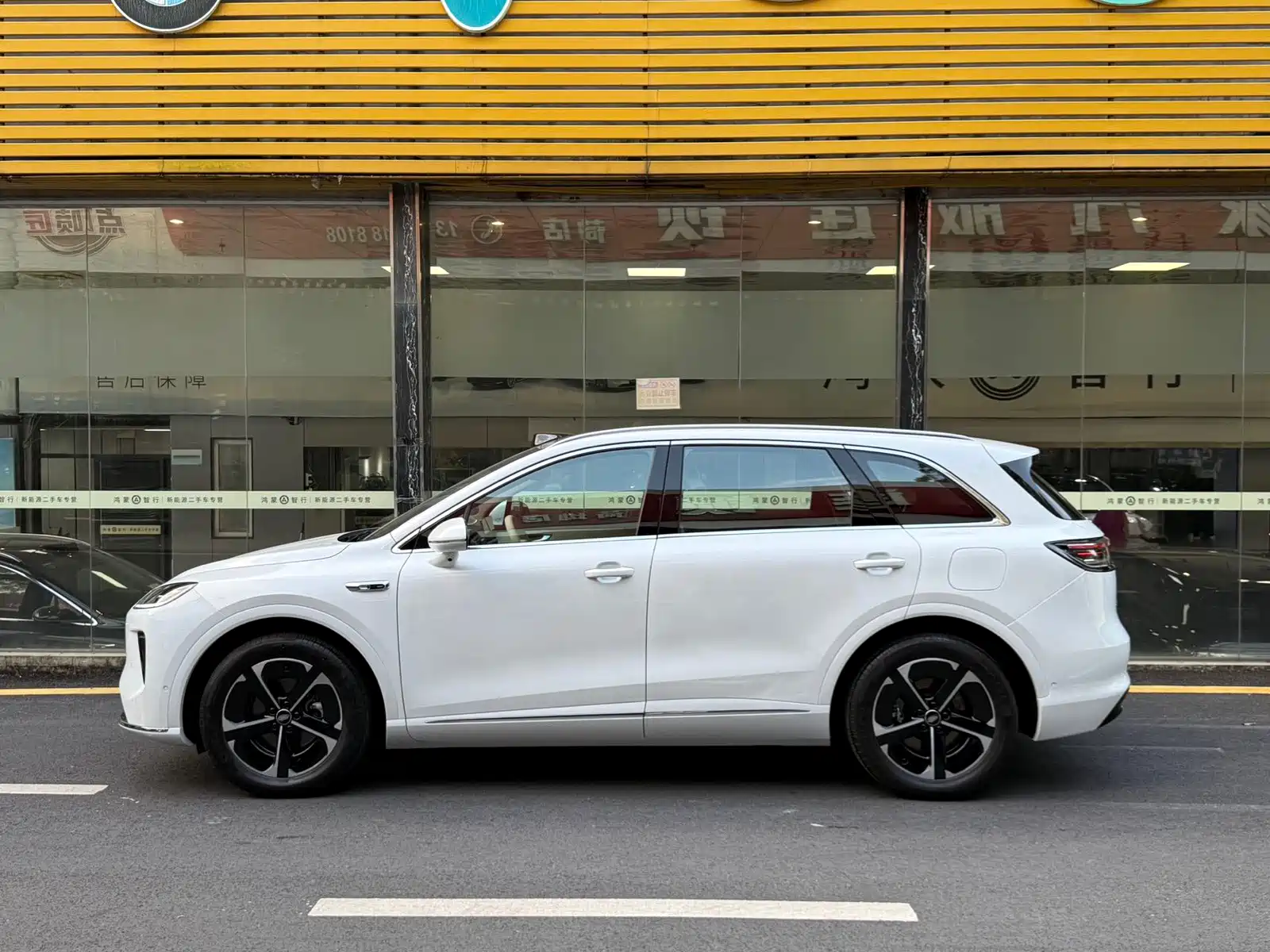 Photo 3 - Shangjie SUV