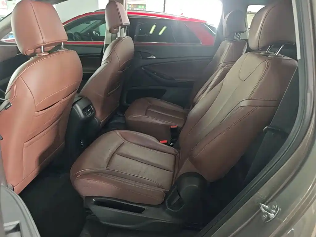Фото 17 - Buick GL6