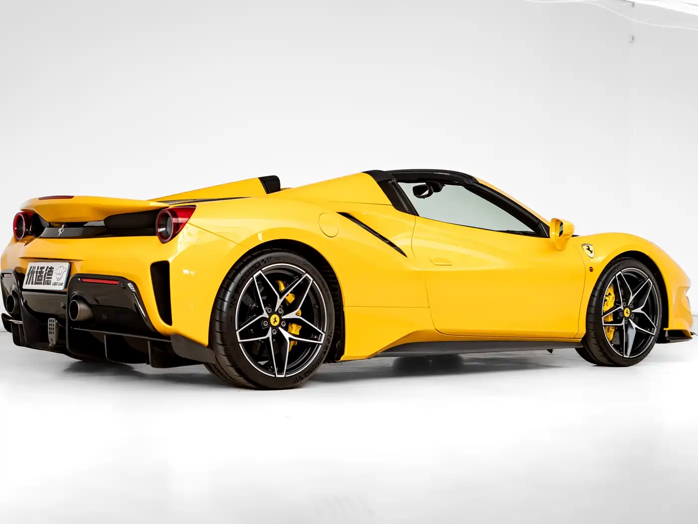 FERRARI 488