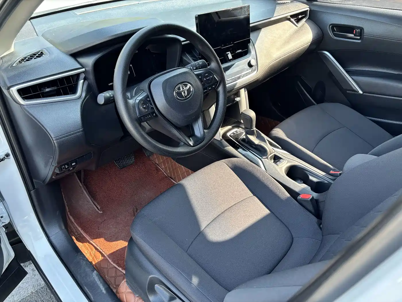 Toyota Corolla Cross 2024 2.0L Smart Hybrid Dual Engine Pioneer Edition фото 10