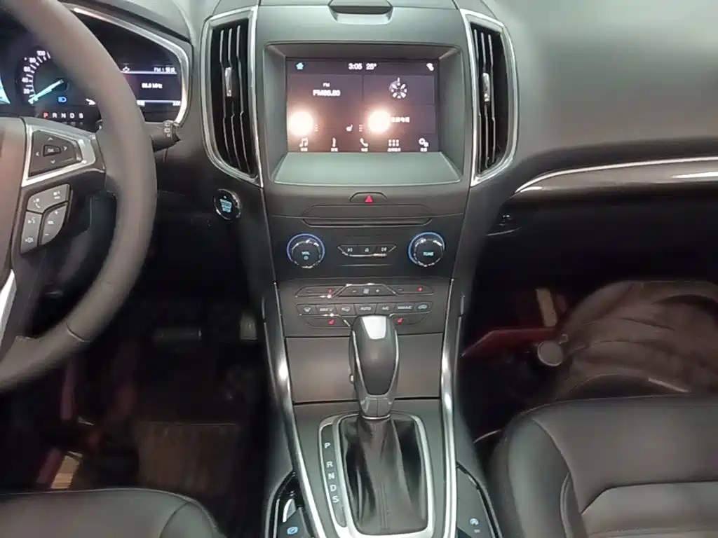 Фото 13 - Ford Edge