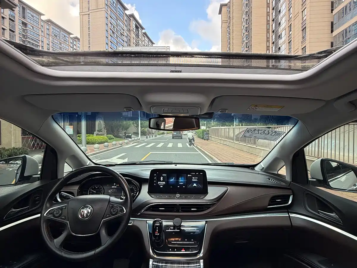 Photo 13 - Buick GL8