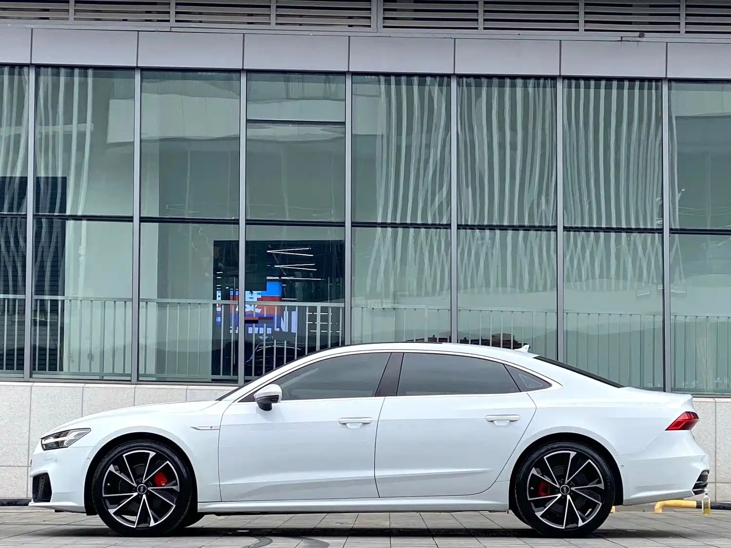 Photo 7 - Audi A7L