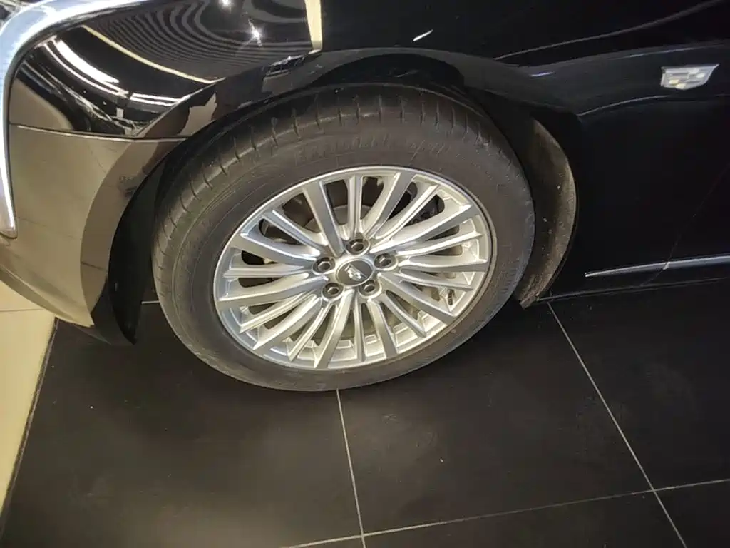 Фото 23 - Cadillac CT6
