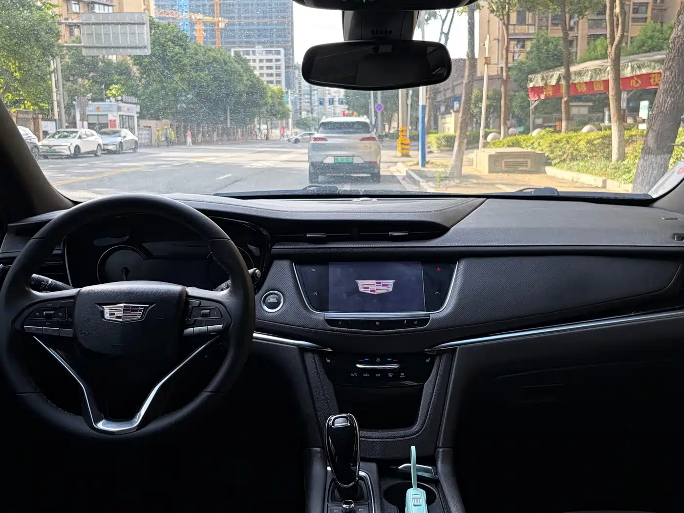 Фото 21 - Cadillac XT6