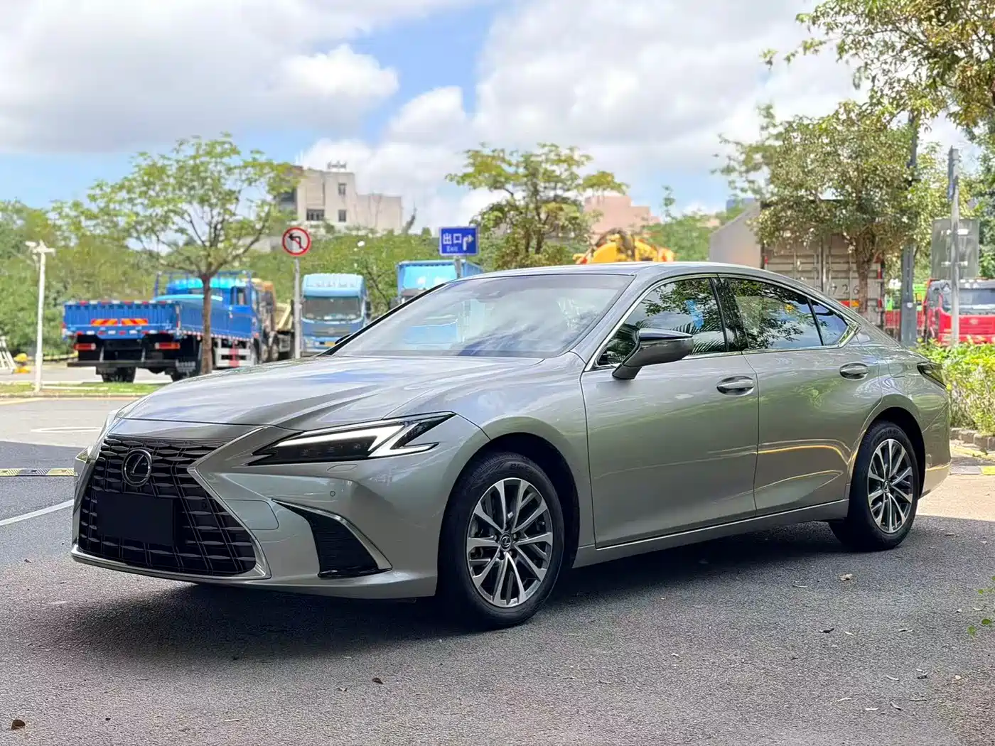 Lexus ES 2025 200 Ultimate Edition