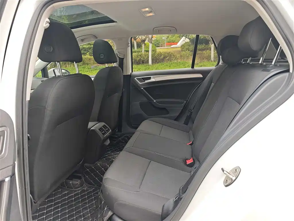 Volkswagen Golf 2020 200TSI DSG Comfort фото 6
