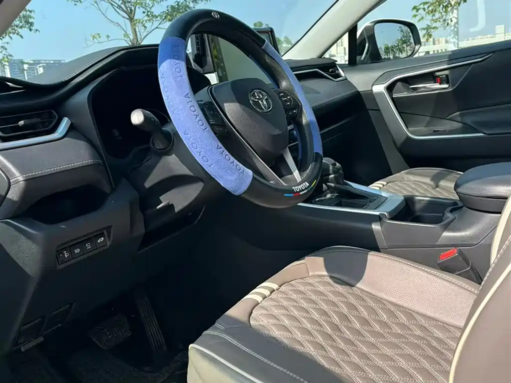 Toyota RAV4 Rongfang 2020 2.0L CVT 2WD Trend Edition фото 8