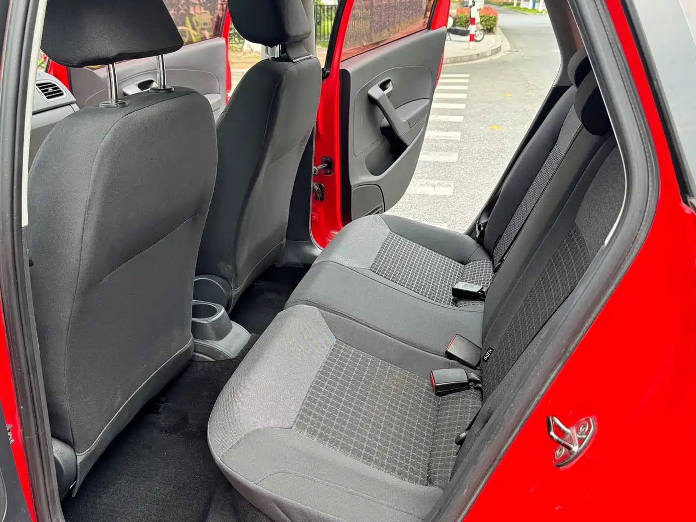 Volkswagen Polo 2016 1.6L Automatic Comfort фото 9