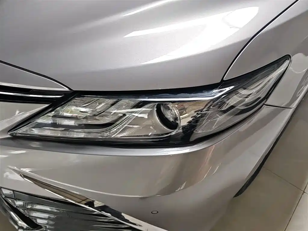Фото 24 - Toyota Camry