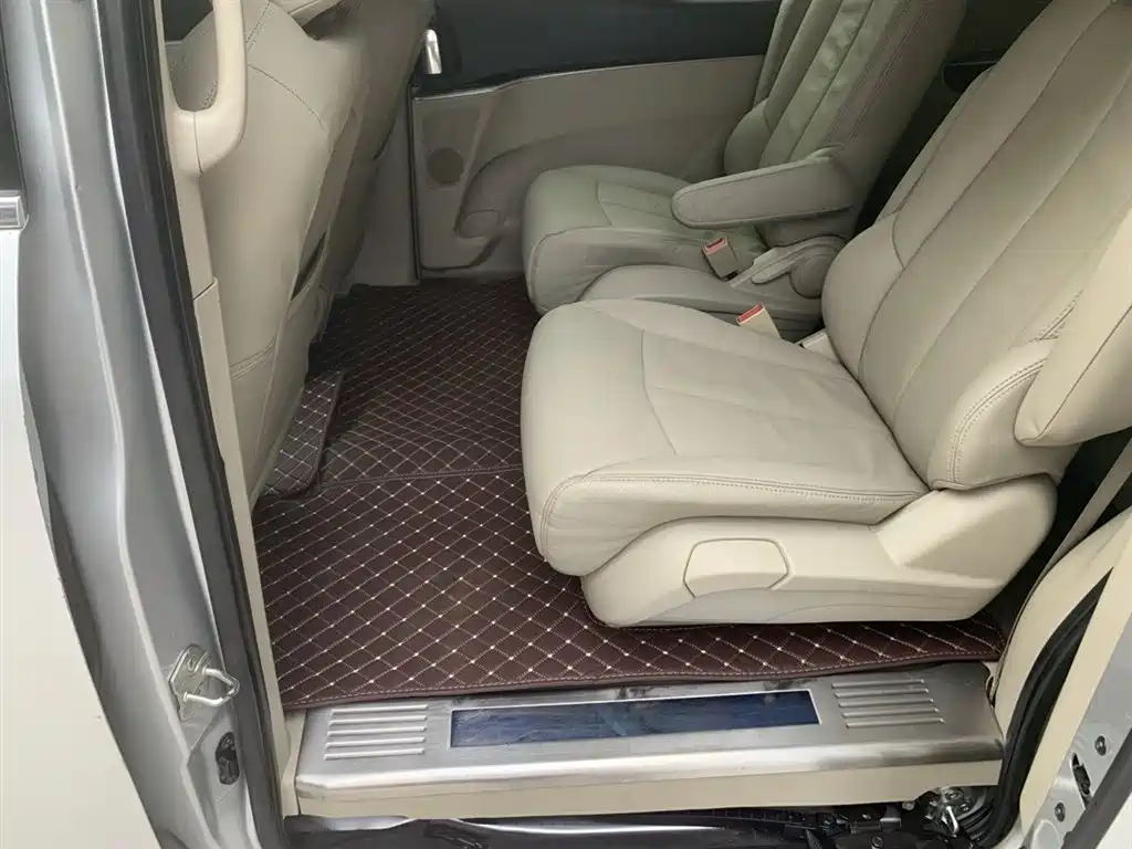 Buick GL8 2014 2.4L CT Luxury Business Comfort фото 9