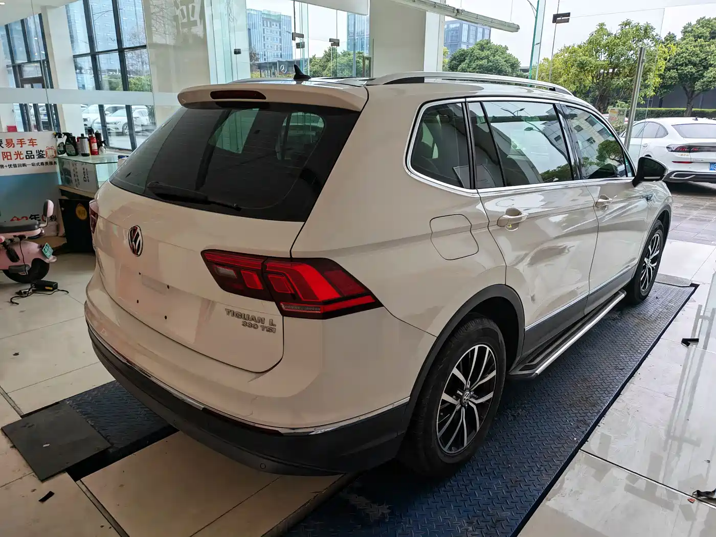 Volkswagen Tiguan L 2018 330TSI Automatic 2WD Luxury Edition фото 13