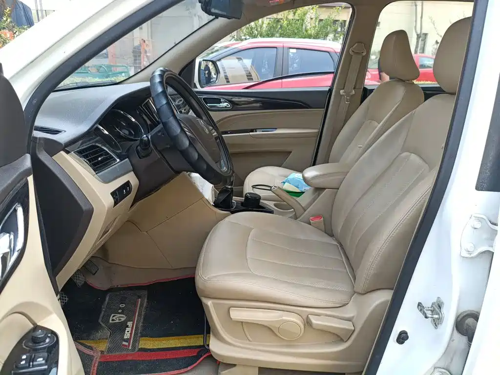 Baojun 730 2015 2016 1.5L Manual Comfort 7-seater China V