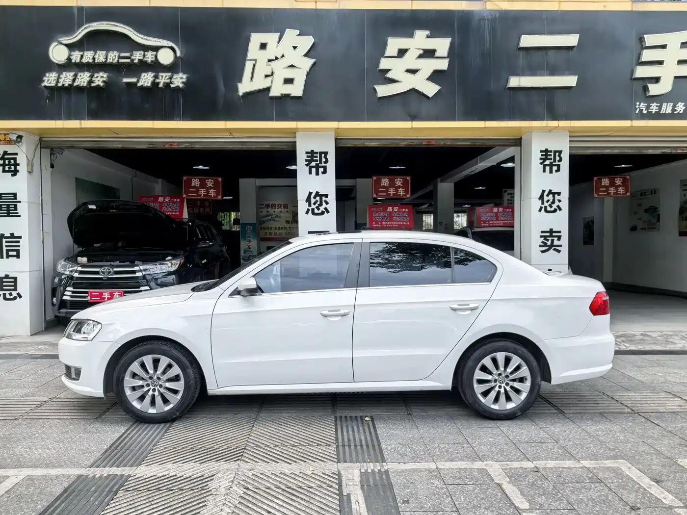 Volkswagen Lavida 2013 Facelift Classic 1.6L Manual Comfort фото 5