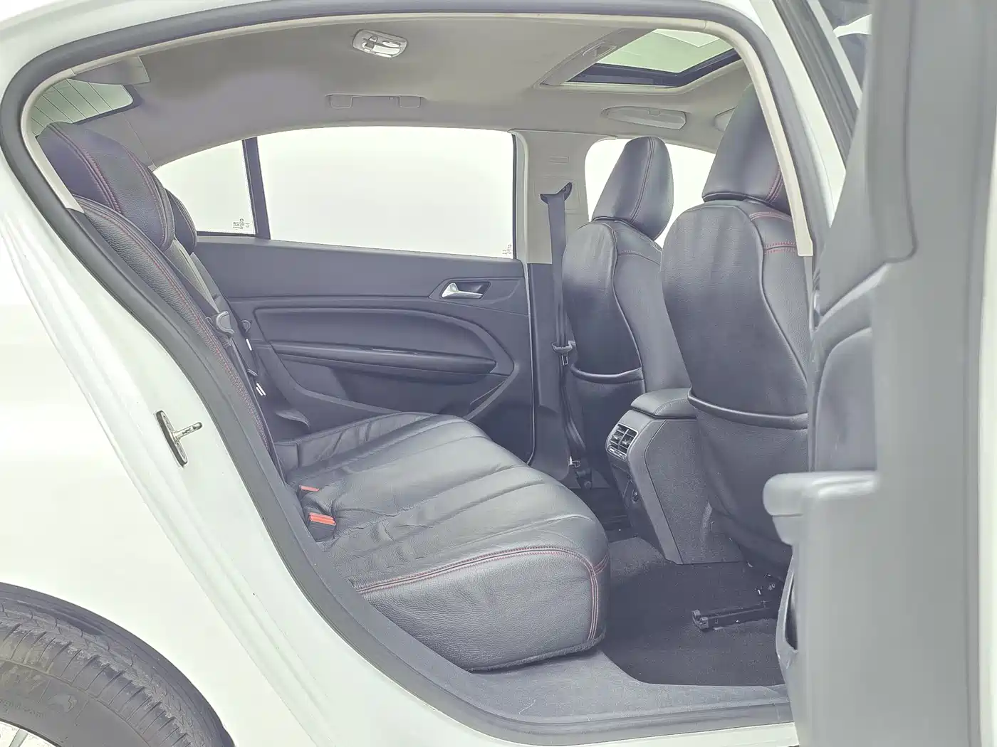 Peugeot 408 2015 Model 1.2T Automatic Luxury Edition фото 11