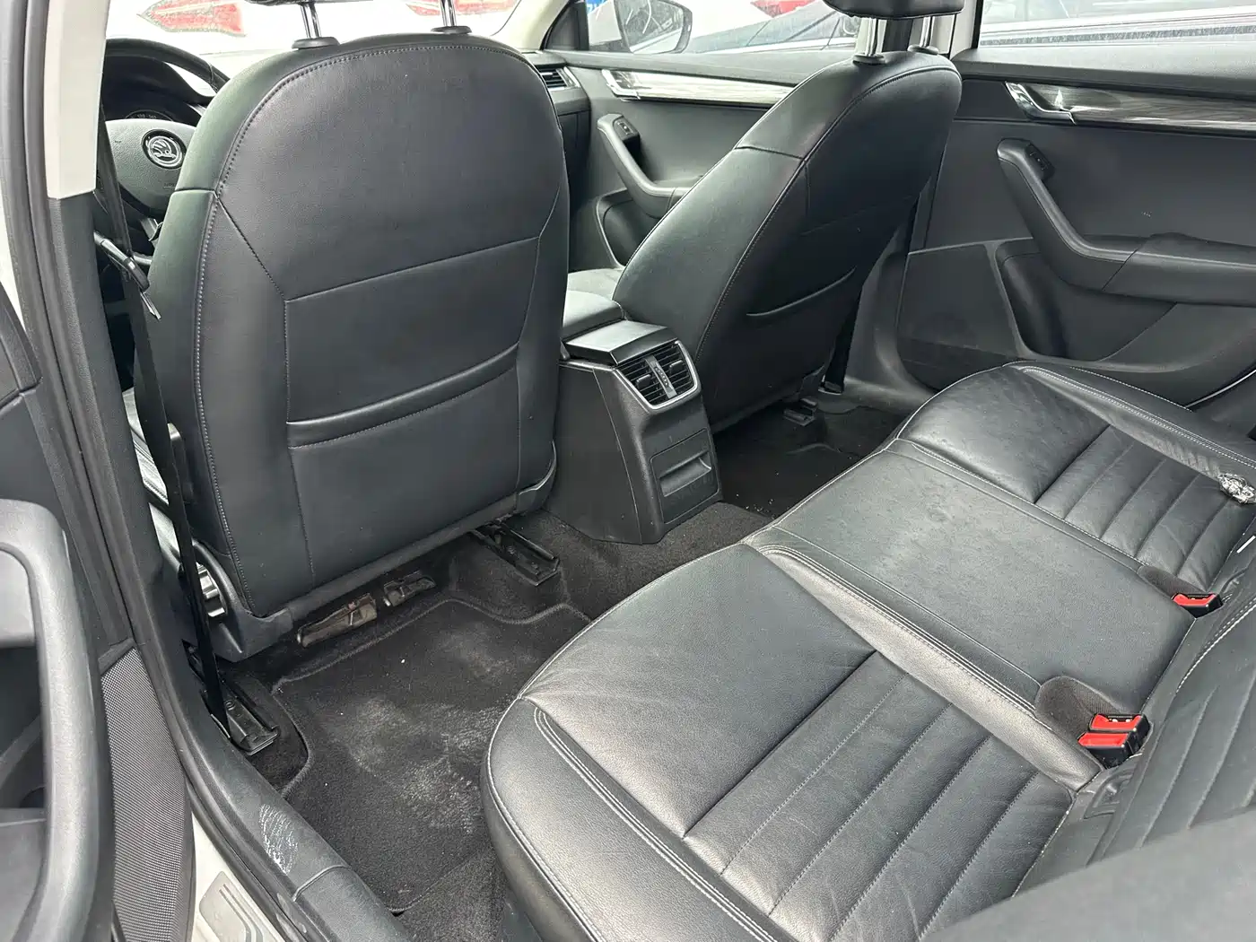 Škoda Octavia 2017 1.6L Automatic Smart Edition фото 4