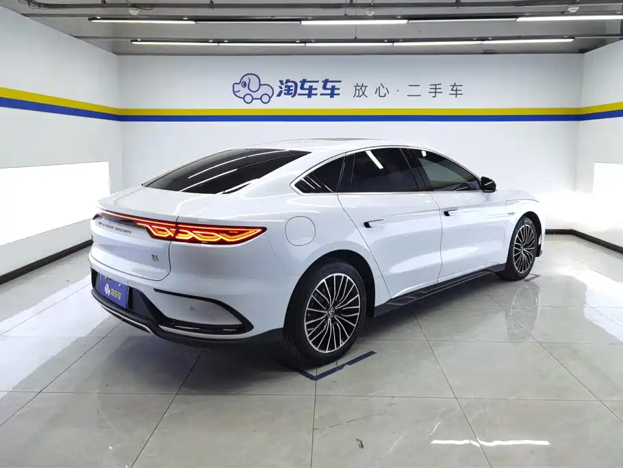 BYD Han 2022 DM-i 121KM Prestige фото 3
