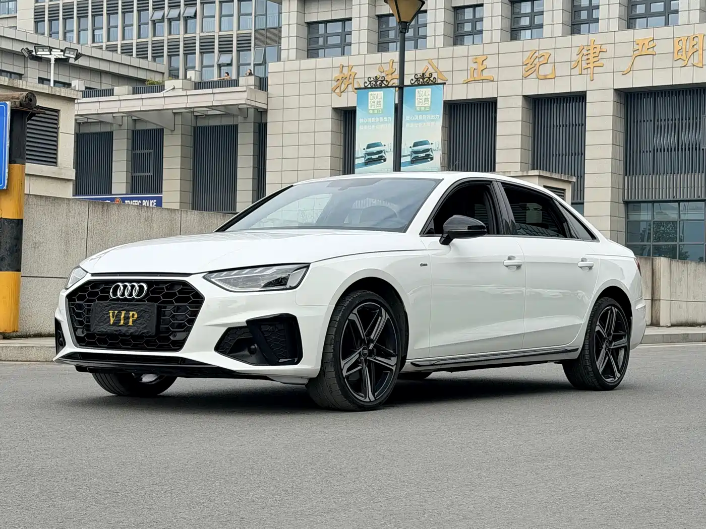 Audi A4L 2024 40 TFSI Luxury Dynamic