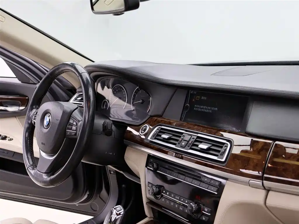 BMW 7 Series 2010 760Li фото 16