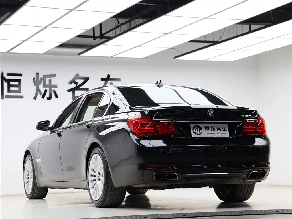 BMW 7 Series 2010 760Li фото 30