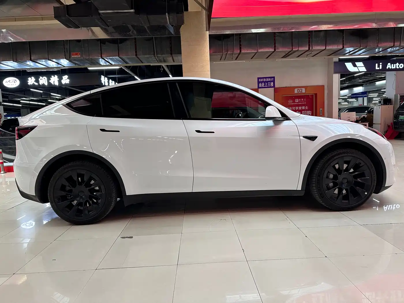 TESLA MODEL Y