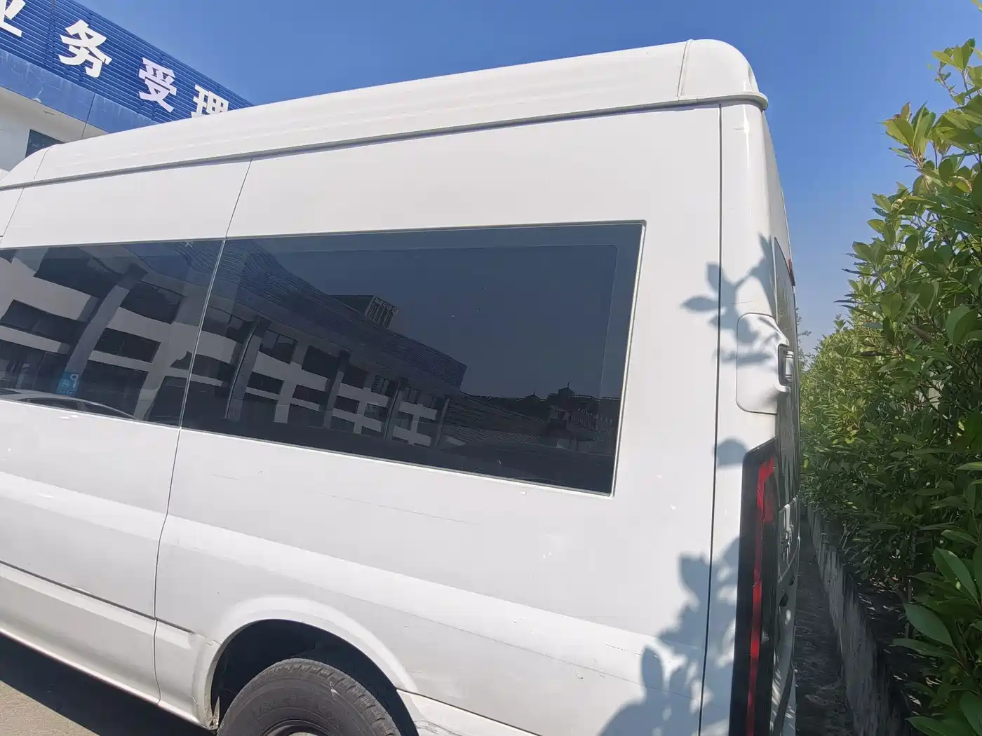 Jiangling JMC Fushun 2024 2023 2.0T Manual Short Wheelbase Medium Roof Business Version 7-Seater (Non-Operational)