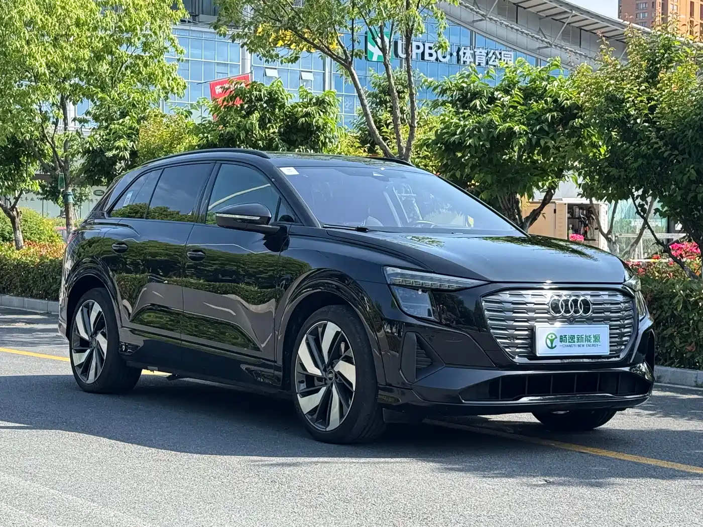 Audi Q5 e-tron 2022 50 e-tron quattro Glory Edition Mecha Suit Sun Chaser Version фото 3