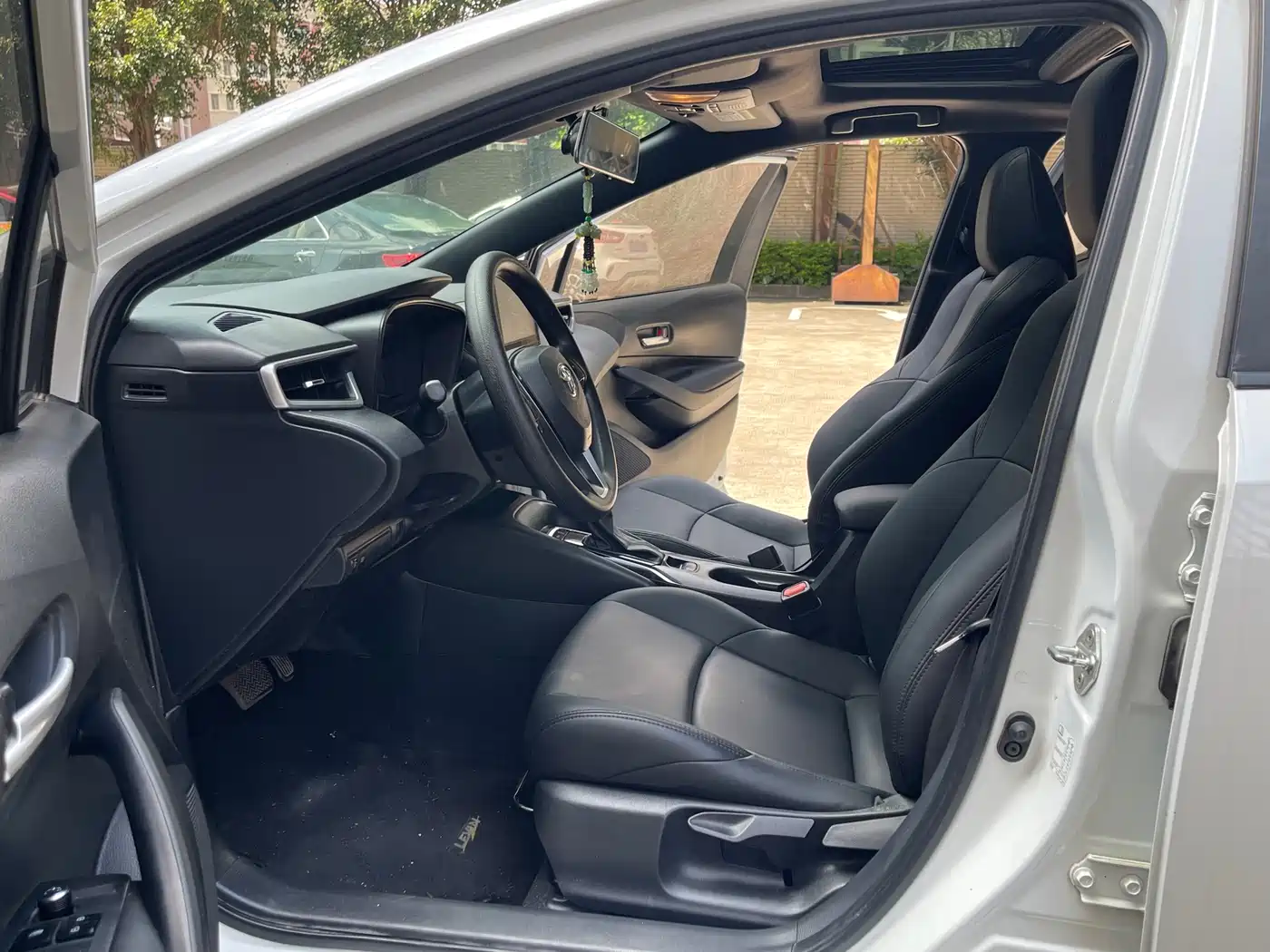 Toyota Levin 2021 185T CVT Luxury Edition фото 9