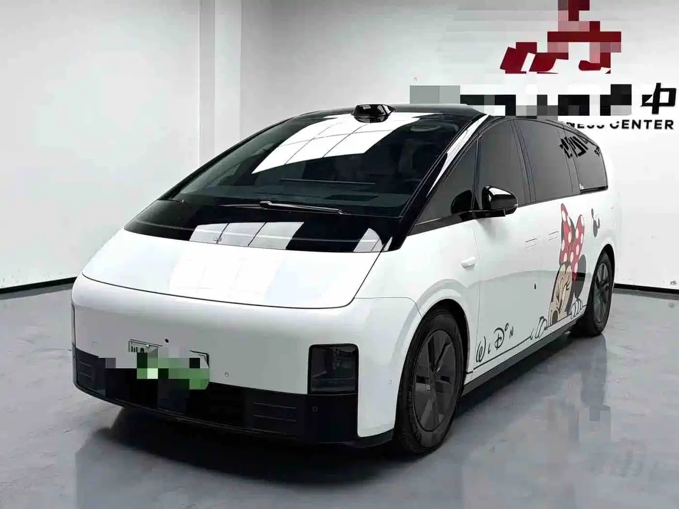 Li Auto MEGA, 2025 год