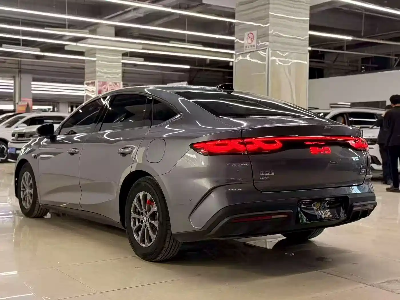 BYD Qin L 2025 DM-i Smart Drive 80KM Premium фото 9