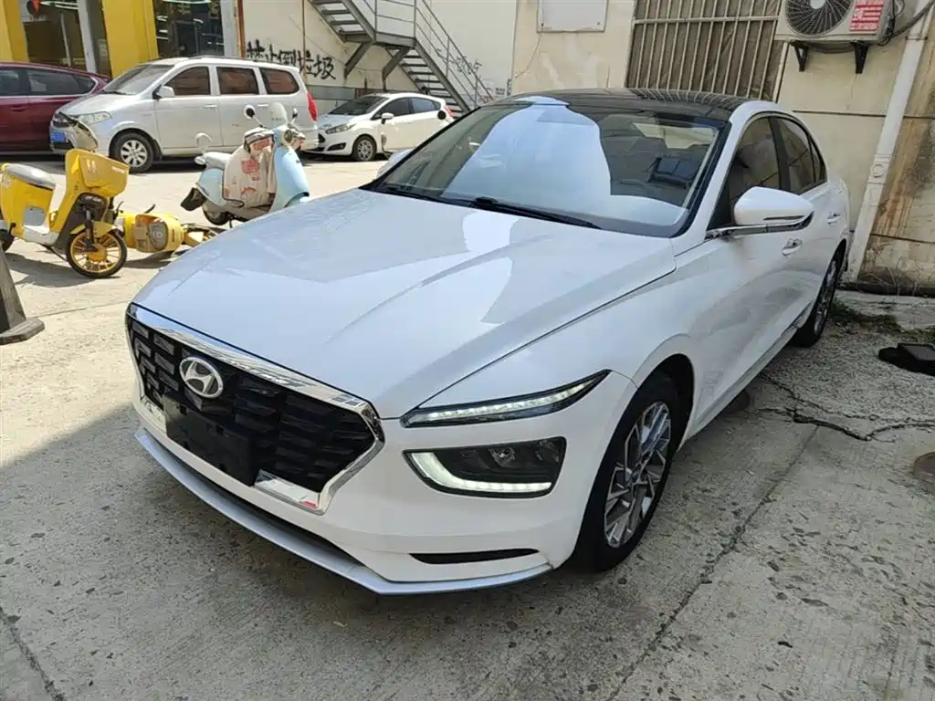 Hyundai Mistra 2021 1.8L CVT GLX Elite фото 2