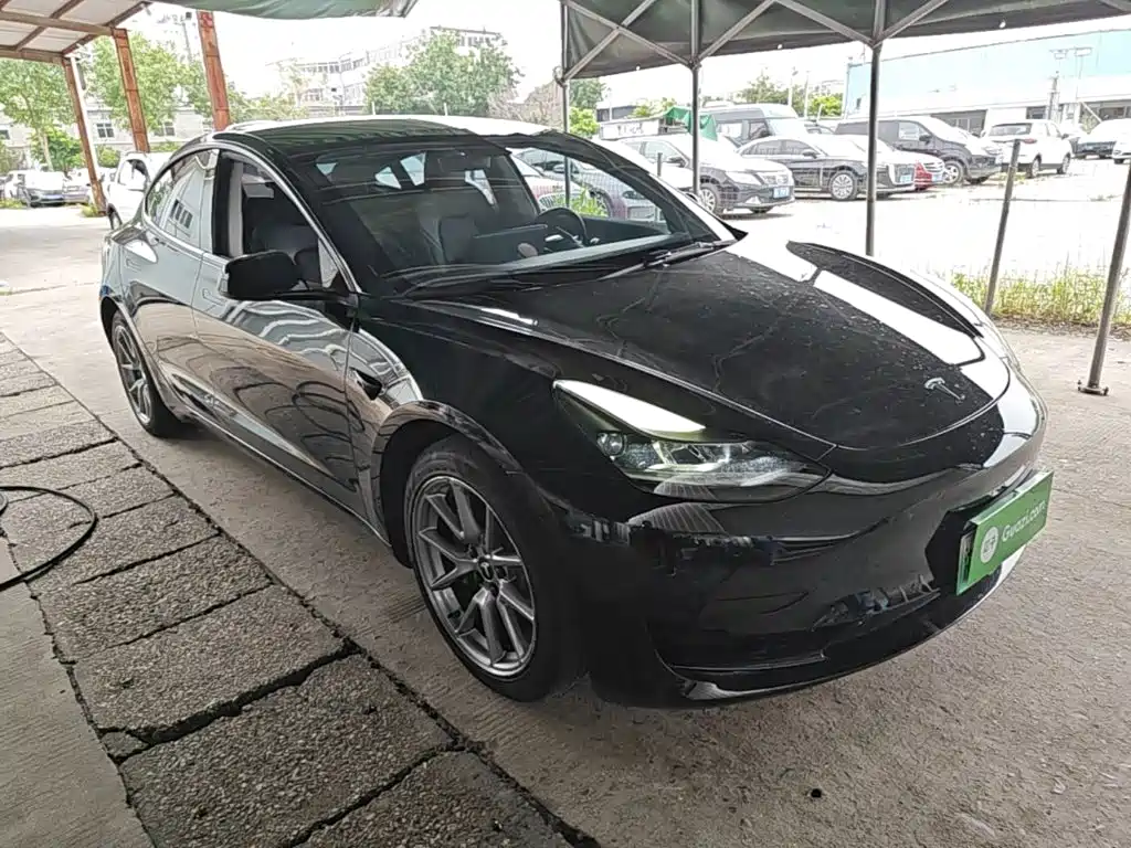 Фото 4 - Tesla Model 3