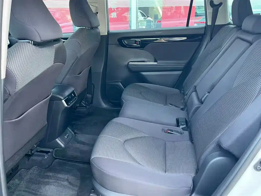 TOYOTA HIGHLANDER