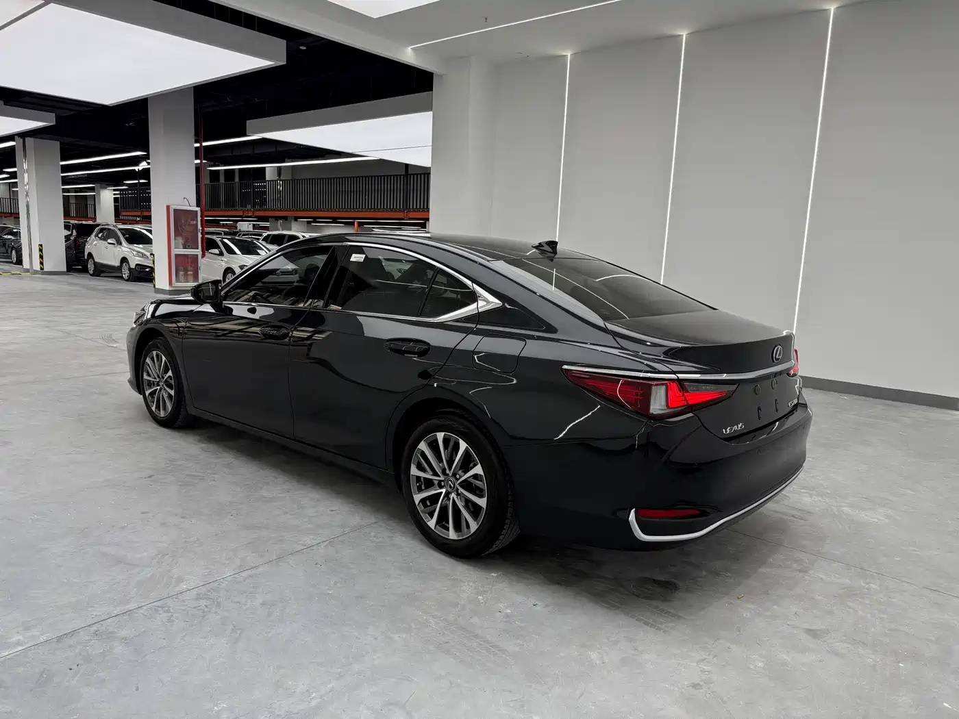 Lexus ES 2022 200 Excellence Edition фото 17
