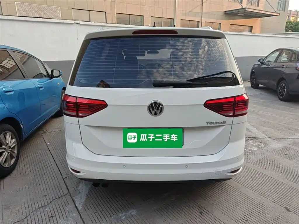 Volkswagen Touran 2018 Touran L 280TSI DSG Comfort 7-seater China V фото 6