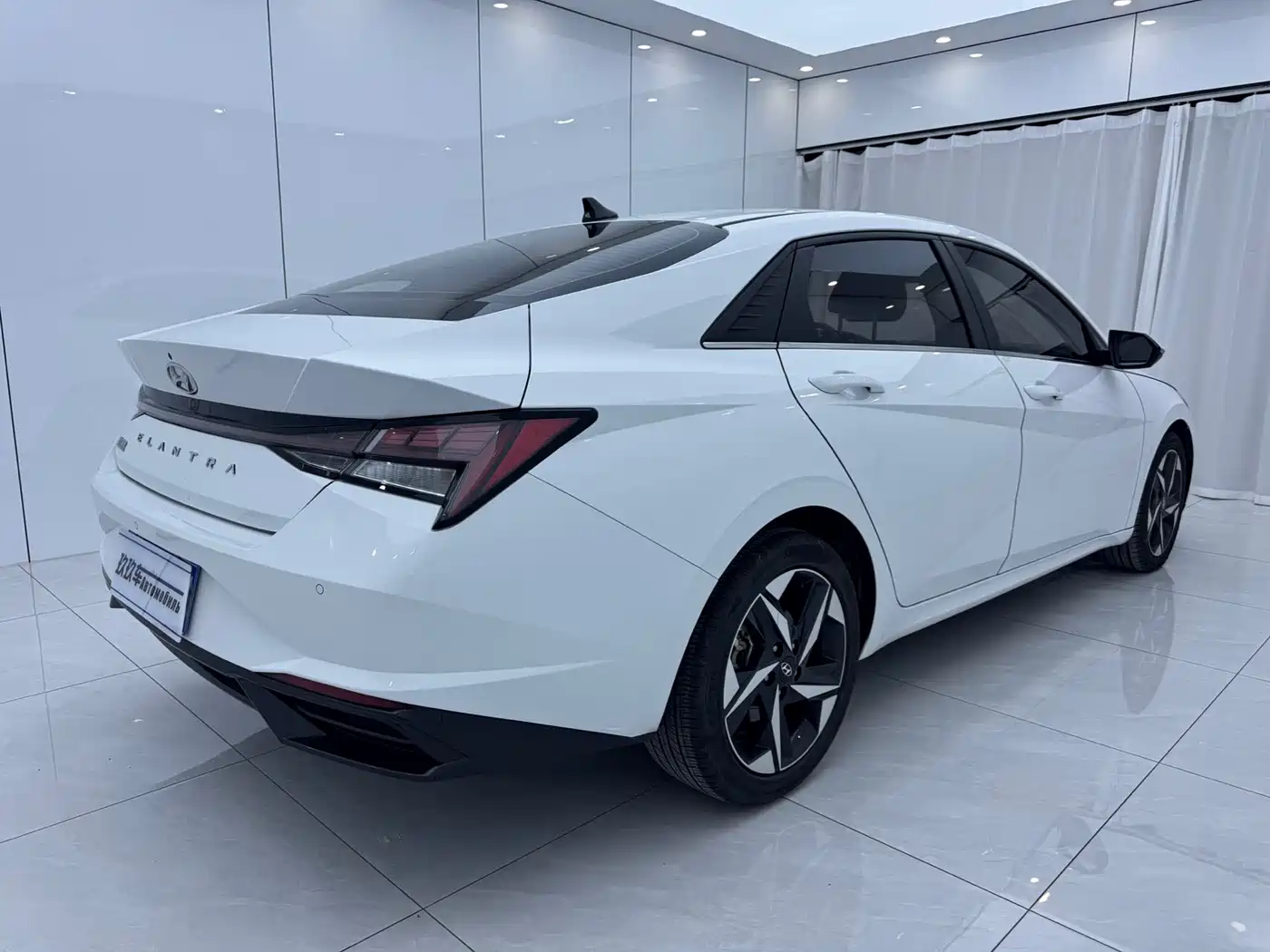 Hyundai Elantra 2023 Model 1.5L CVT LUX Premium Edition фото 4