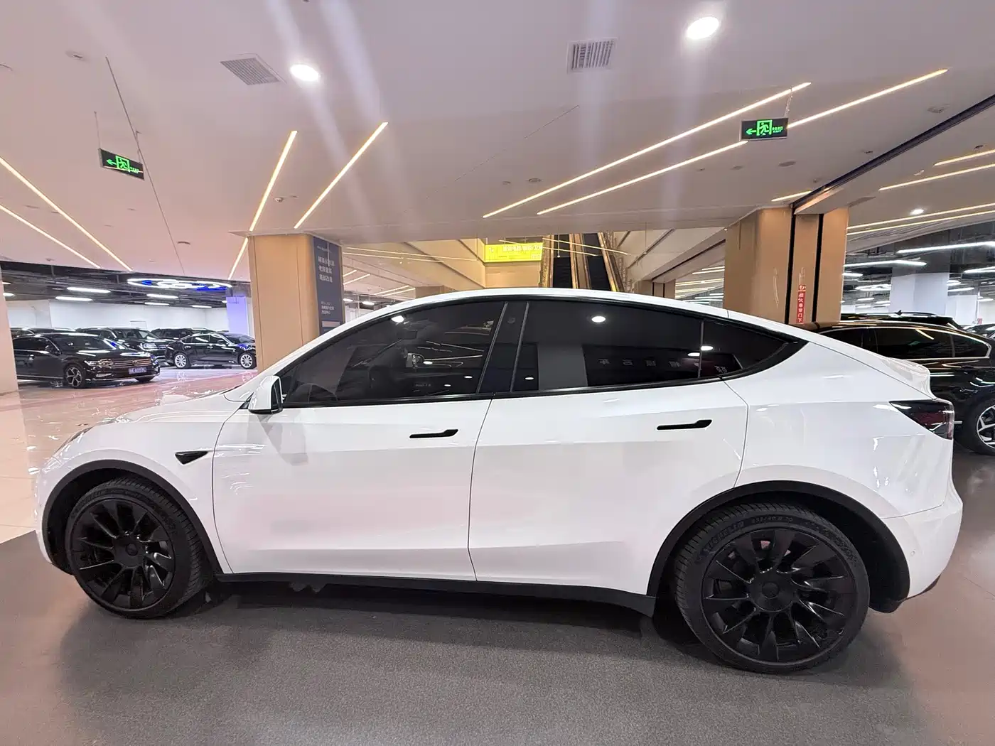 TESLA MODEL Y