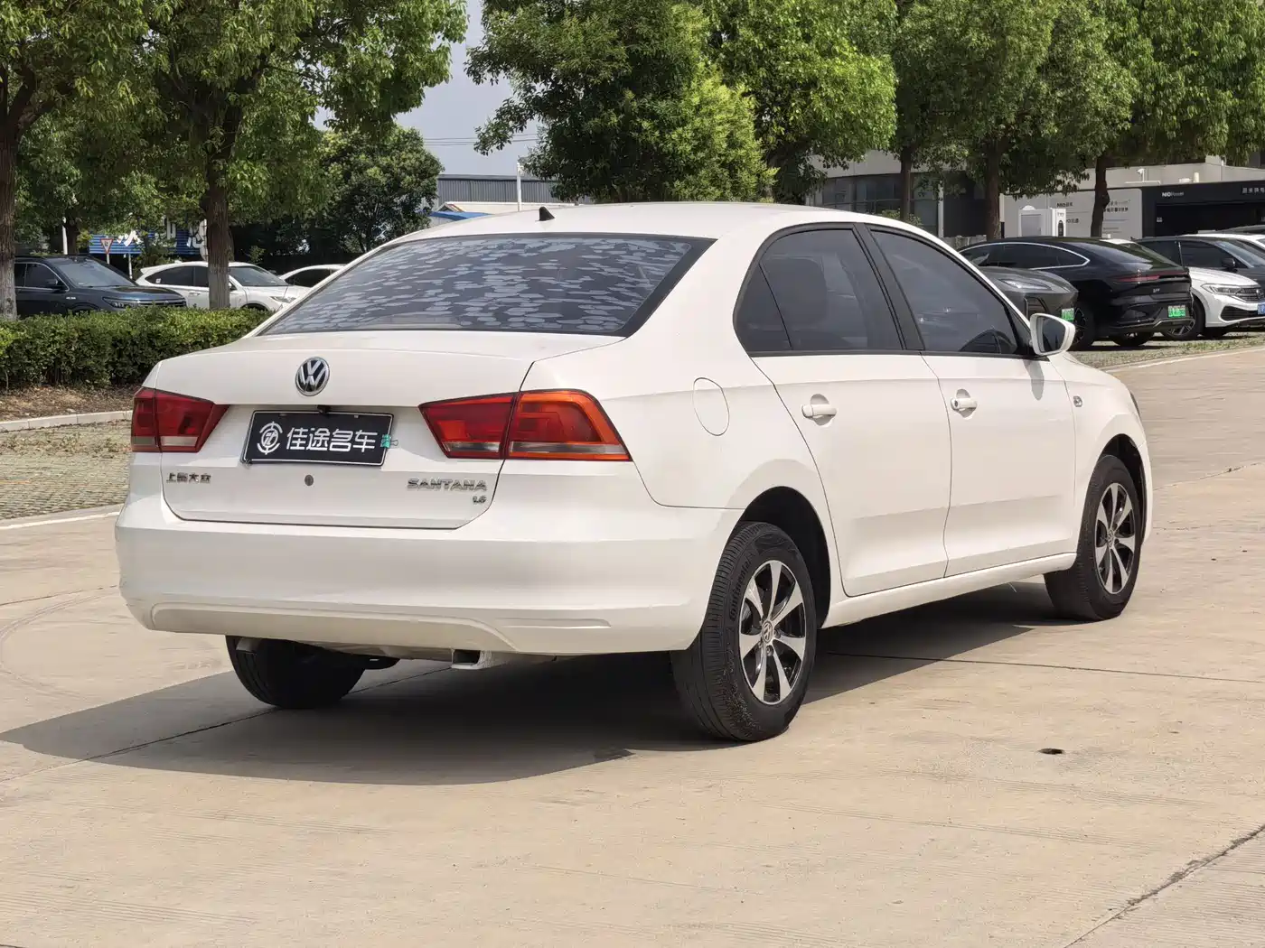 Volkswagen Santana 2013 1.6L Automatic Trend Edition фото 12