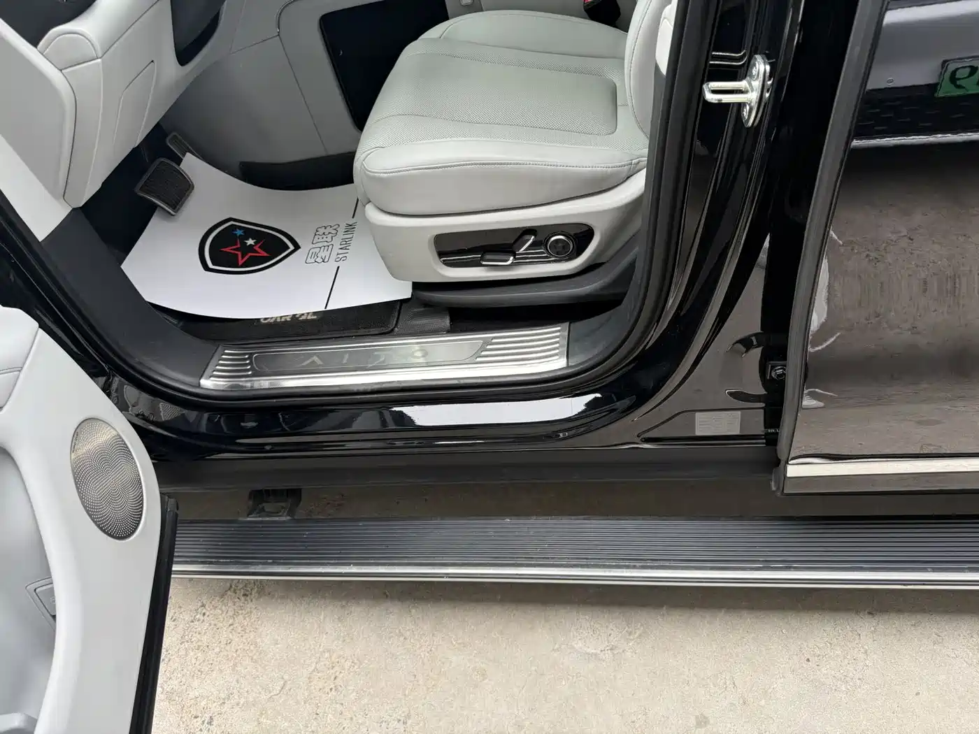 AITO Wenjie AITO M9 2024 Range Extender Max Edition 42kWh 6-seater фото 17