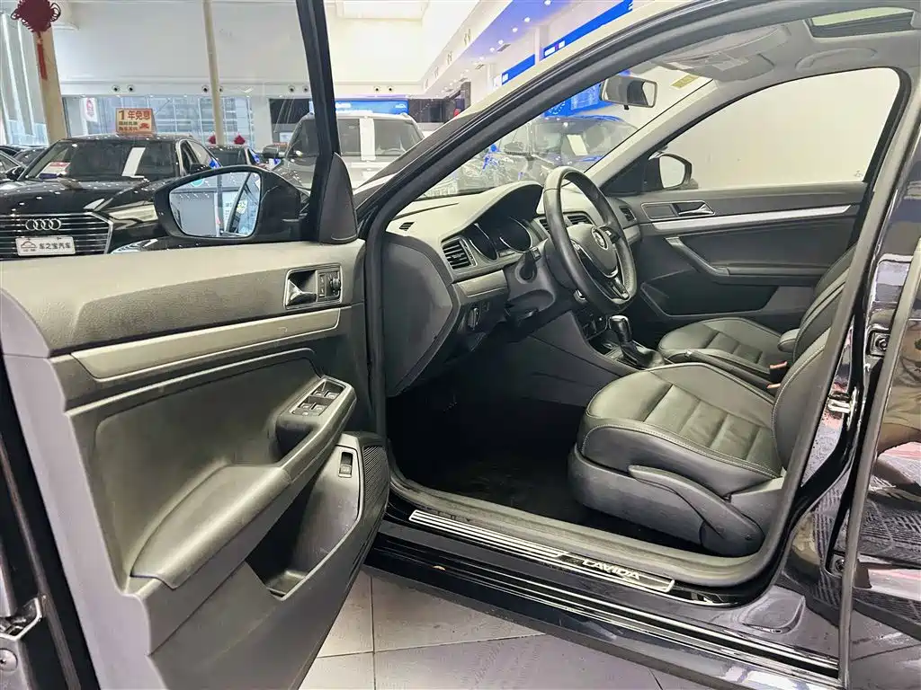 Volkswagen Lavida 2017 1.6L Automatic Comfort Edition фото 20