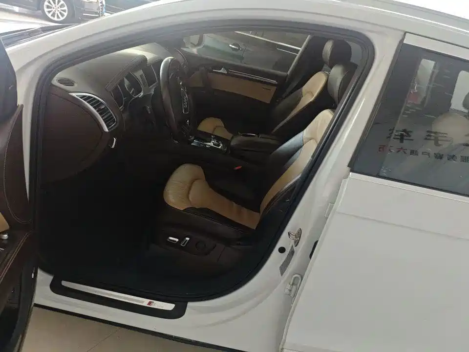 Фото 6 - Audi Q7