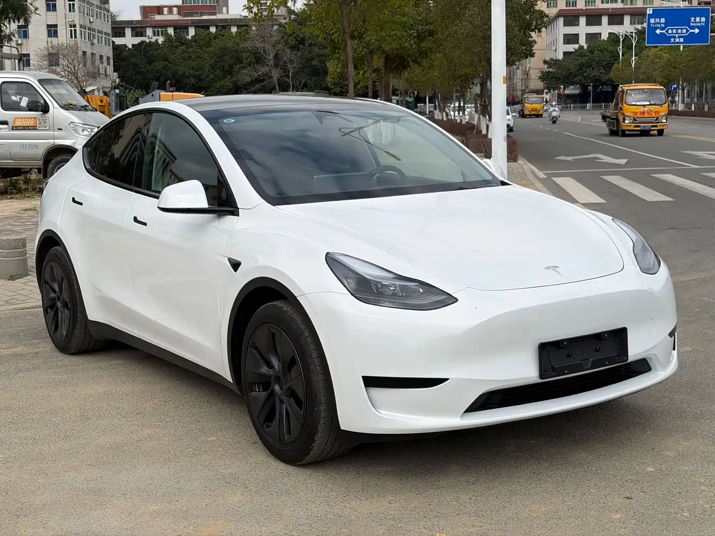 TESLA MODEL Y
