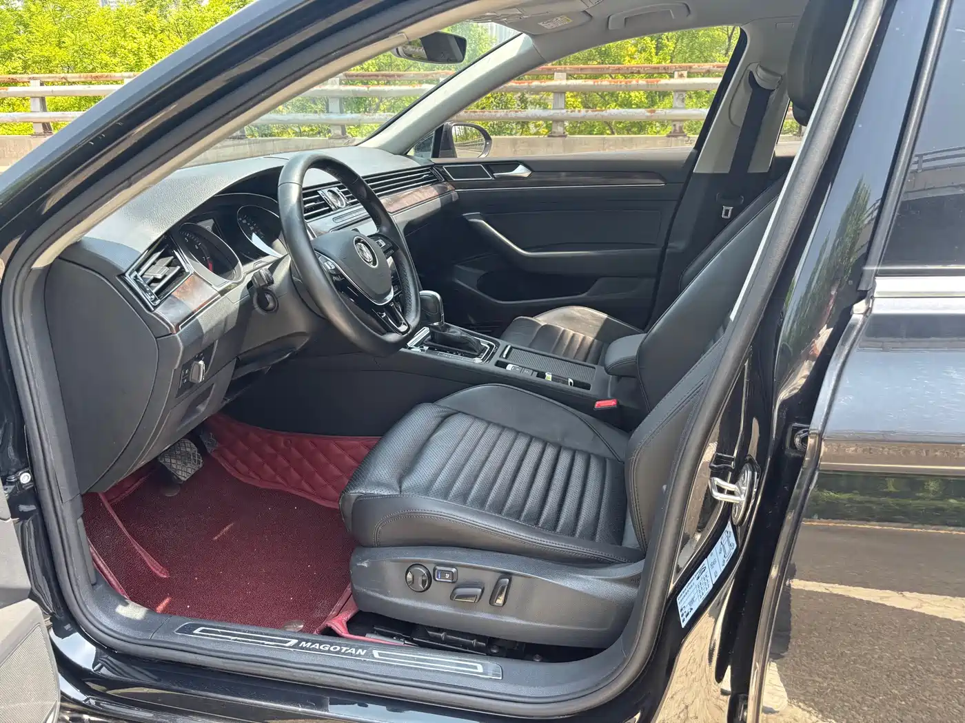 Volkswagen Magotan 2018 Facelift 330TSI DSG Luxury фото 4