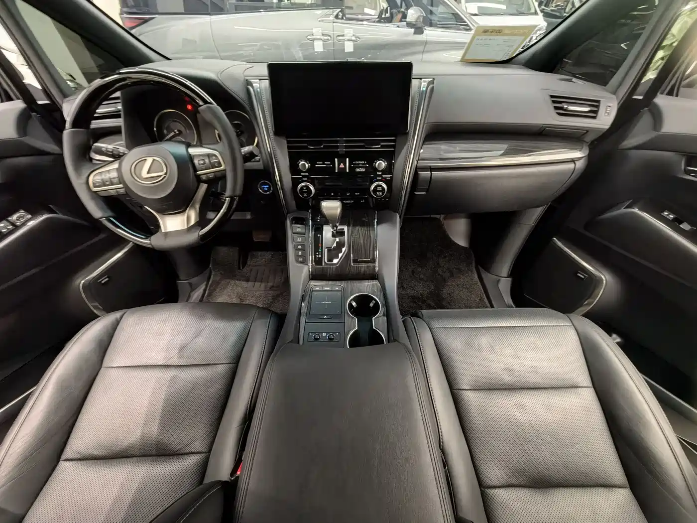 Lexus LM 2020 300h Seven-Seater Elegance Edition фото 11