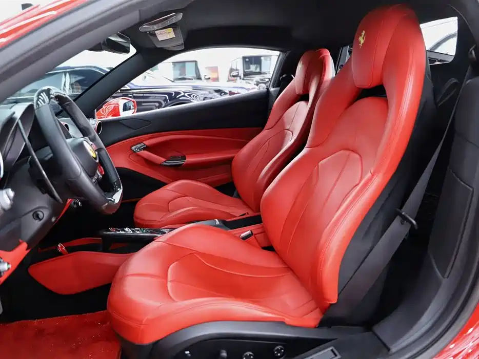 FERRARI F8