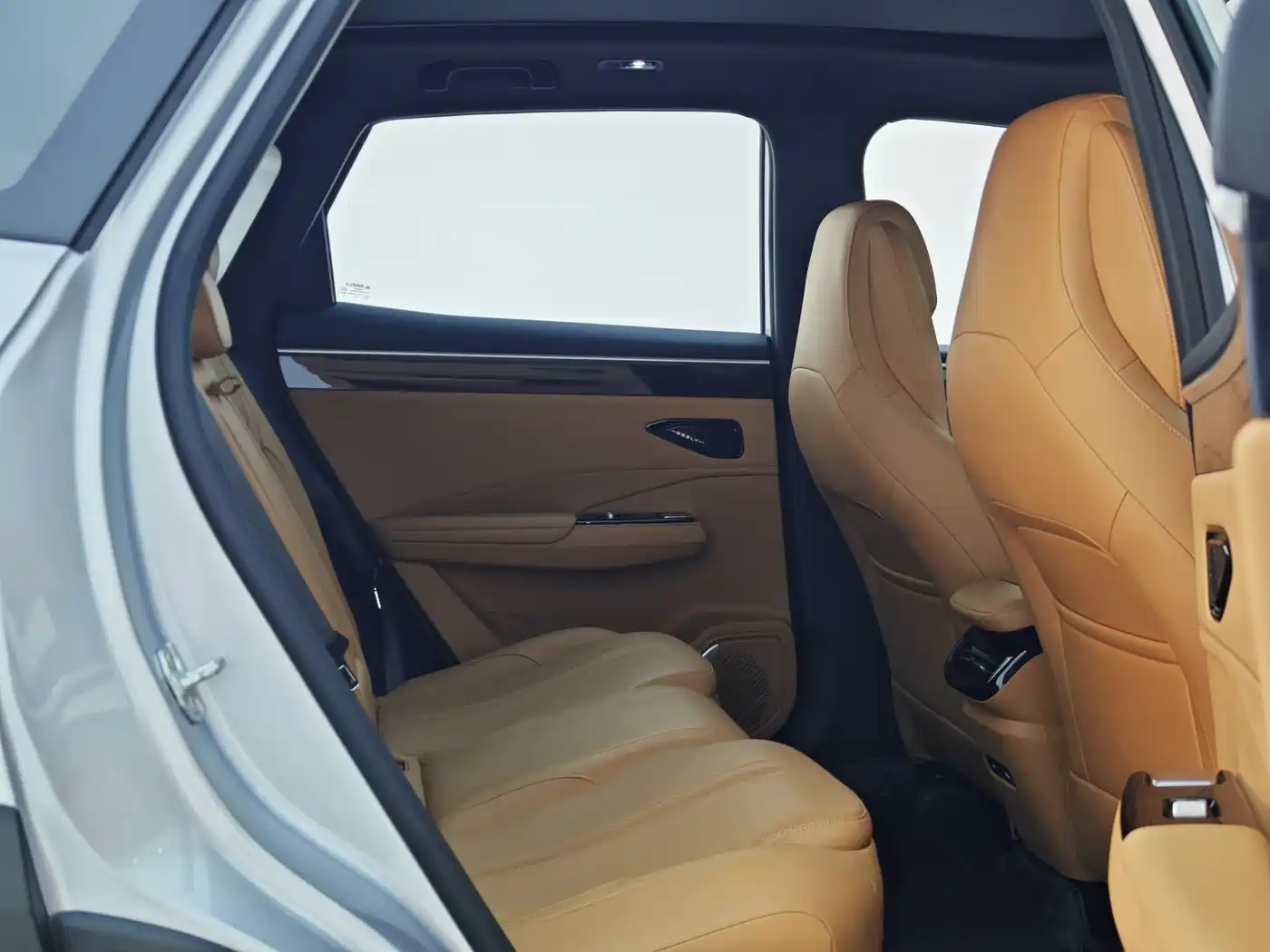 Geely Galaxy Galaxy L7 2025 EM-i 115km Explorer+ Edition фото 21