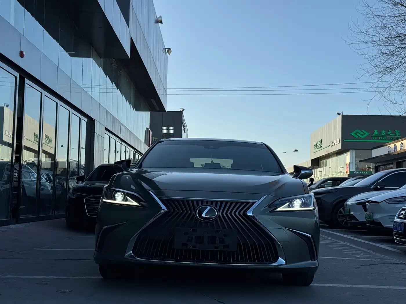 Фото 2 - Lexus ES