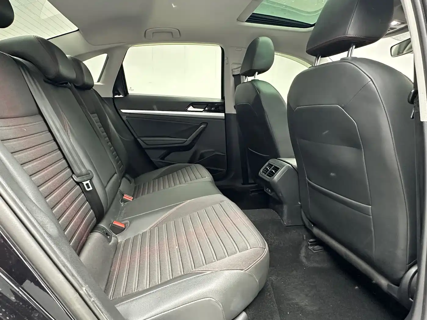 Volkswagen Lavida 2023 280TSI DSG Starlight Comfort Edition фото 11