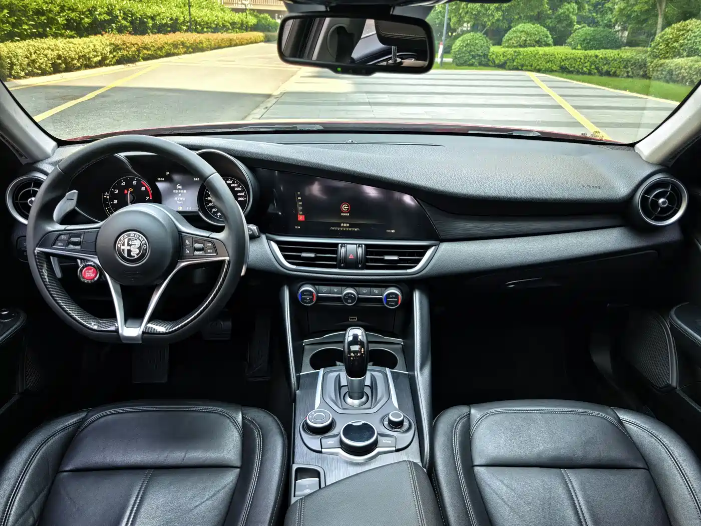 Alfa Romeo Giulia 2018 2017 2.0T 280HP Luxury Edition